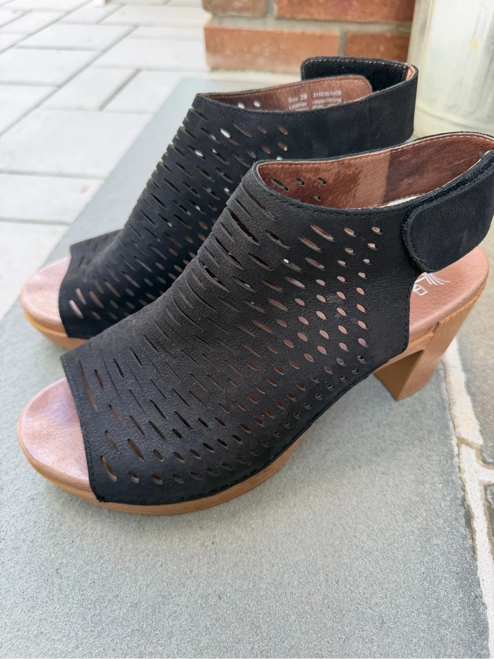Dansko Danae Black Milled Nubuck Leather Cutout Heels | Size 8.5 / EU 39